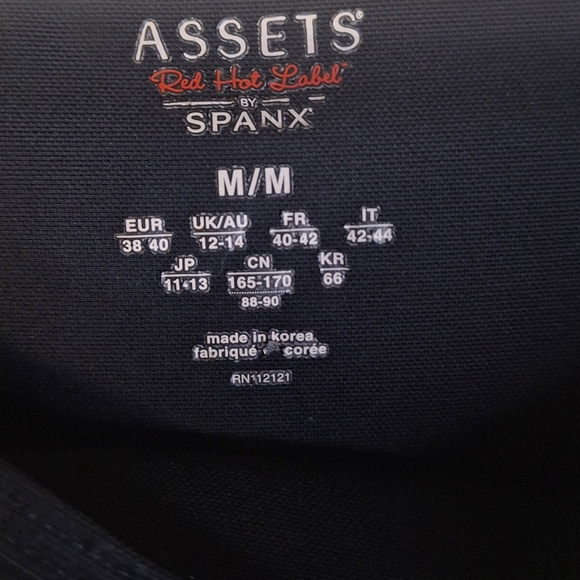 Assets SPANKS Black Cropped  Legging Size Med - Picture 2 of 3